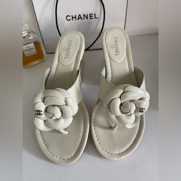 Interlocking CC Logo Leather Slides size 39 - Picture 2 of 14